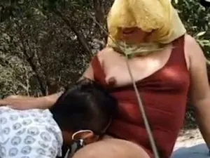 Cặp người vợ anh xã dâm quay clip sex trong rừng