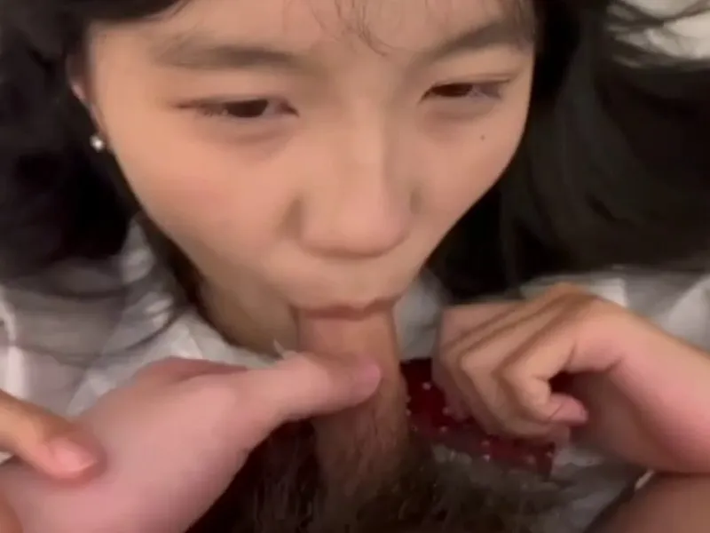 Em loli dễ thương mút buồi biến em thành con em đĩ dâm dục p2